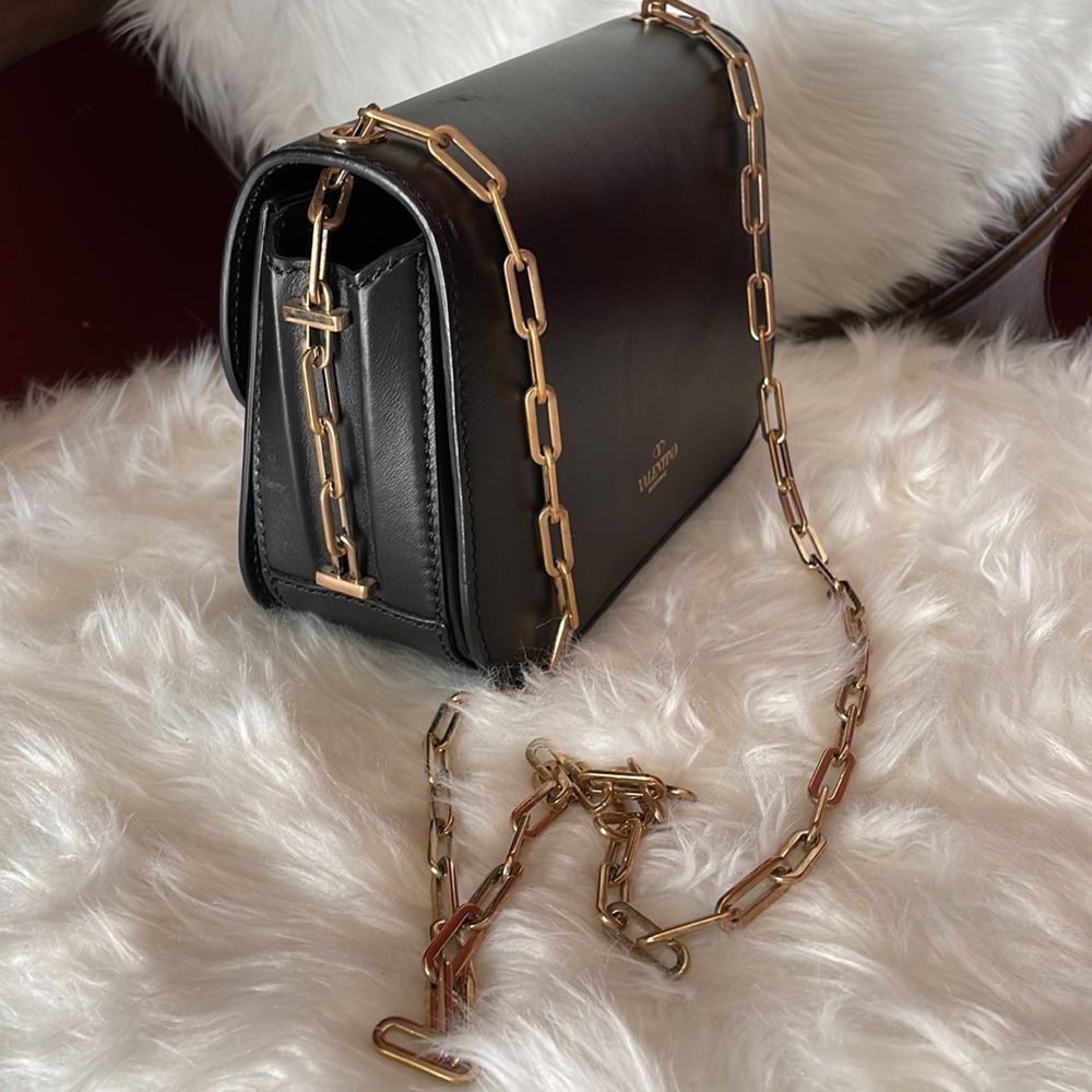 100% AUTHENTIC VALENTINO GARAVANI HANDBAG IN BLACK LEATHER AND HOLD HARDWARE - Picture 6 of 8